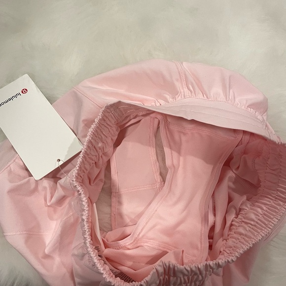 Lululemon Hotty Hot Low-Rise Short 2.5” - Picture 4 of 4